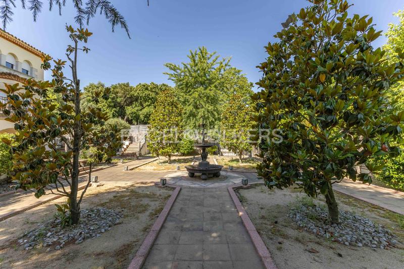 Foto 25a5abc9-4df1-4c33-87e3-7f2f49e21a78. Casa con riscaldamento piscina in Mira-sol Sant Cugat del Vallès