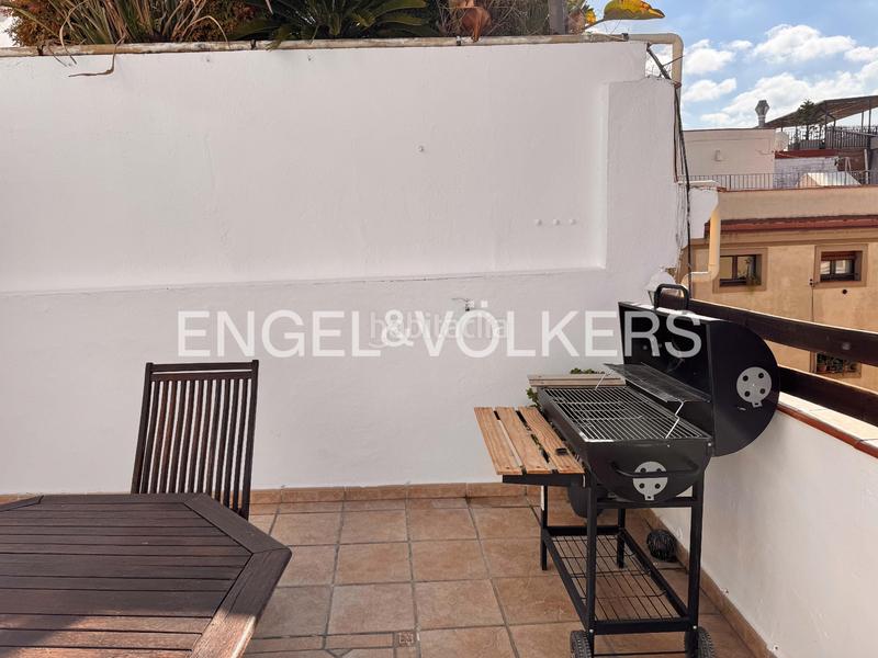 Foto 1a0864cc-4d3a-4fbc-bc7b-194ea8e8afb3. Alquiler apartamento ático luminoso con terraza privada en el corazón del gótico en Barcelona