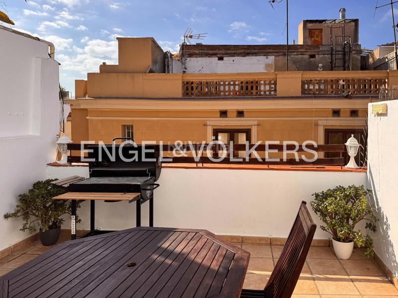 Foto 47d23000-5fa0-4602-9aa3-5afb55ca591a. Alquiler apartamento ático luminoso con terraza privada en el corazón del gótico en Barcelona