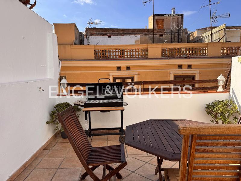 Foto fd5fcbde-b95b-42ab-bfea-1ac55280f04e. Alquiler apartamento ático luminoso con terraza privada en el corazón del gótico en Barcelona