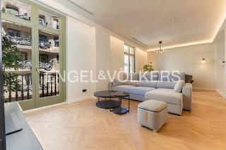 Location Appartement à Dreta de l´Eixample. Piso bonito con balcón en frente de la pedrera