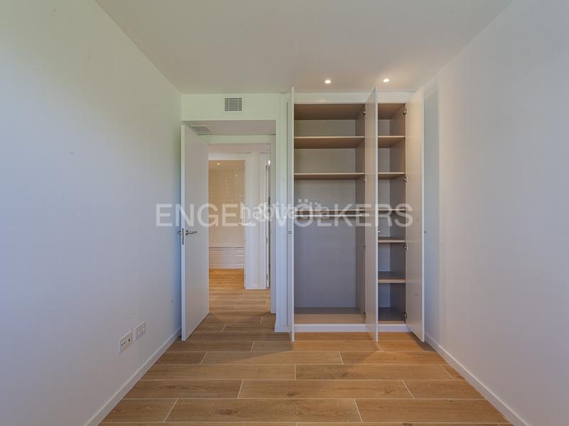 Foto 7d287f69-827f-4eaf-9f56-6708f1f9b8b8. Rent apartment with heating parking pool in Finestrelles Esplugues de Llobregat