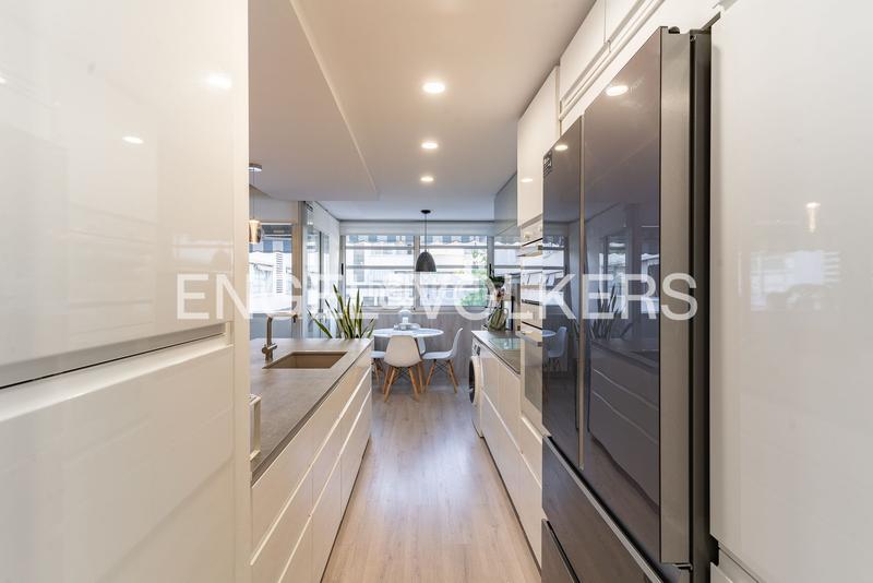 Foto 61c627c4-77e3-42a7-ab36-ed69540dd453. Alquiler apartamento descubre este piso apartamento con piscina y vistas despejadas! en Badalona