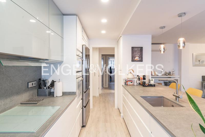 Foto 7dbc23aa-15f6-4053-95de-1e04f41ceb3b. Alquiler apartamento descubre este piso apartamento con piscina y vistas despejadas! en Badalona