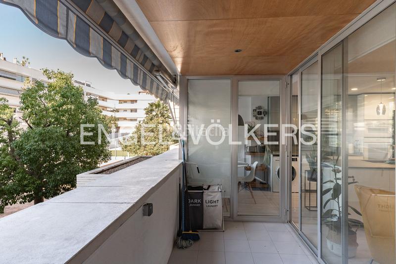 Foto 7fd02e12-b2cb-4525-b010-06bd6ff18655. Alquiler apartamento descubre este piso apartamento con piscina y vistas despejadas! en Badalona