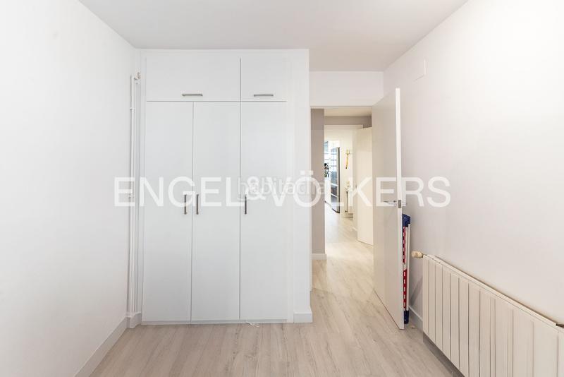 Foto 9e80f60a-80e5-4f3f-8ee3-4561c113d61b. Alquiler apartamento descubre este piso apartamento con piscina y vistas despejadas! en Badalona