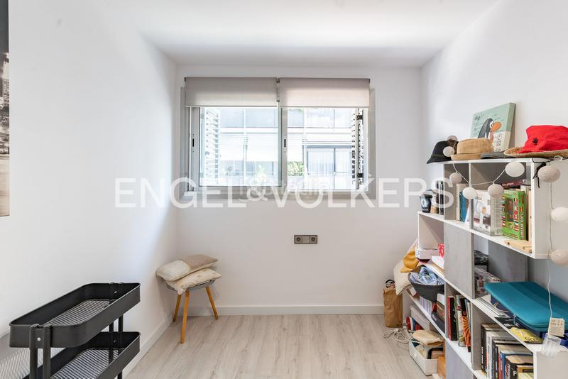 Foto c64da4bd-182e-4236-aa5d-5763f6a0af11. Alquiler apartamento descubre este piso apartamento con piscina y vistas despejadas! en Badalona