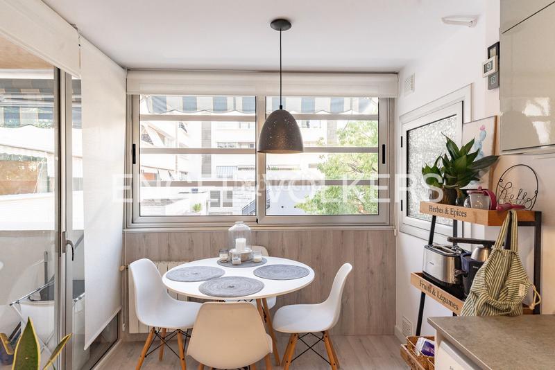 Foto e8dccecf-8ba9-4542-a6cf-72ddc28a701b. Alquiler apartamento descubre este piso apartamento con piscina y vistas despejadas! en Badalona