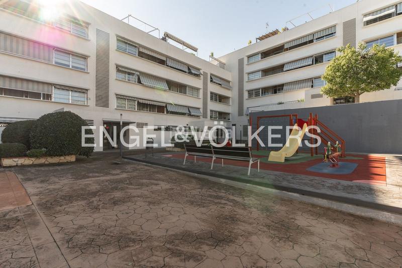 Foto 8ff523d5-ca0c-483e-bd6a-4bdc64776bd0. Lloguer apartament amb calefacció piscina a Montigalà Badalona