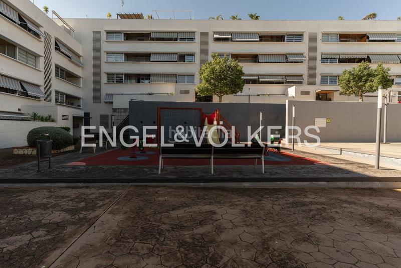 Foto 9c3bccf6-06a7-474f-80ef-b13e912c0664. Lloguer apartament amb calefacció piscina a Montigalà Badalona