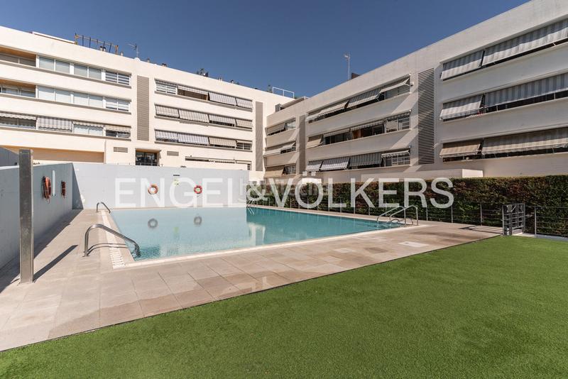 Foto 17b1a76c-49a4-46c1-adb6-90239043c881. Miete appartement mit heizung pool in Montigalà Badalona