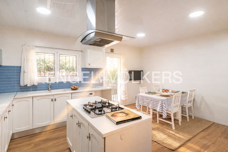 Foto e43d4145-88d9-4cce-81cb-035820e8cffd. Casa amb calefacció aparcament a Centre-Nucli Antic Premià de Mar