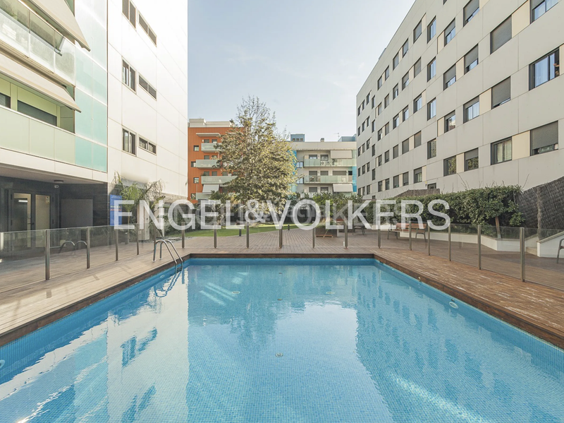 Foto 08836257-f82e-4318-95d0-275d370b16a4. Apartament amb calefacció aparcament piscina a La Plana Esplugues de Llobregat
