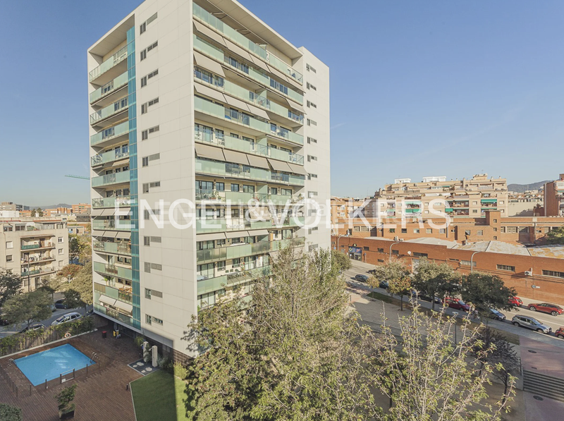 Foto 1699b8f6-efbf-4dcf-8498-a1a66138bde6. Apartament amb calefacció aparcament piscina a La Plana Esplugues de Llobregat