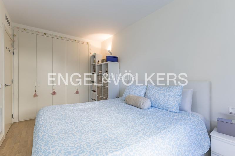 Foto 2c25aa84-ec9a-449c-8c3f-edba36fb9ef4. Apartament amb calefacció aparcament piscina a La Plana Esplugues de Llobregat