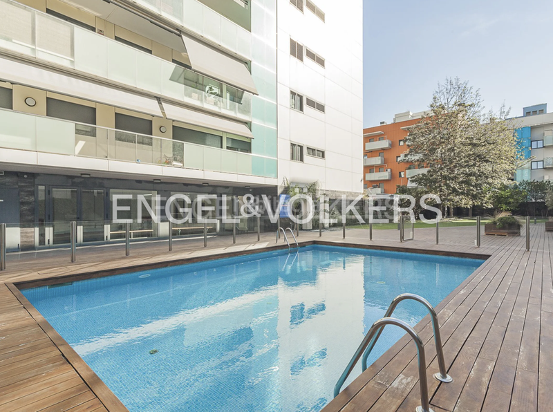 Foto 5fd9f494-9f97-4464-a6a2-f3f5e85e56c7. Apartament amb calefacció aparcament piscina a La Plana Esplugues de Llobregat