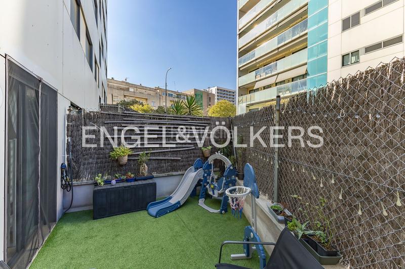 Foto 73727bd1-ef51-4043-83c4-3b1d948e13c8. Apartament amb calefacció aparcament piscina a La Plana Esplugues de Llobregat