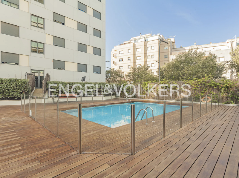 Foto 74be5811-0a80-4d2a-b45e-fc1387a1e52e. Apartament amb calefacció aparcament piscina a La Plana Esplugues de Llobregat