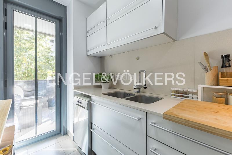 Foto 8d71eb6c-c880-4c48-9225-ed343903f79c. Apartament amb calefacció aparcament piscina a La Plana Esplugues de Llobregat