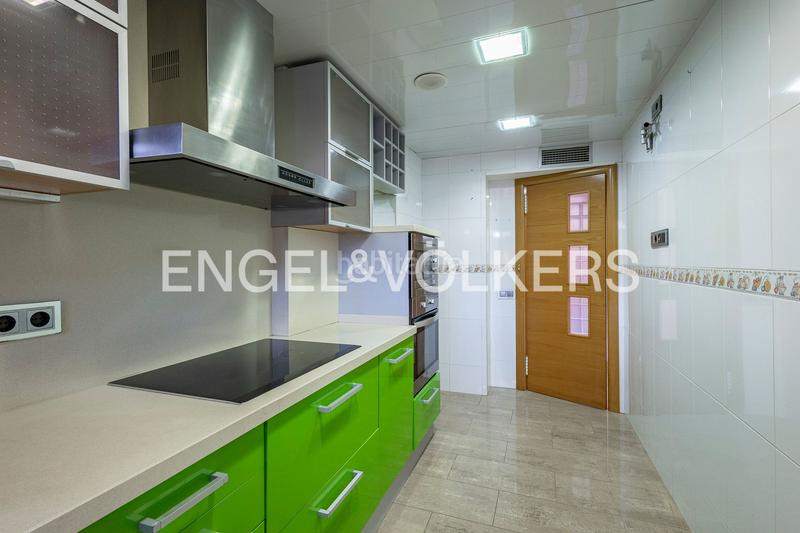 Foto 77b80535-d272-4b18-aebe-e29eaadb1649. Apartament amb calefacció aparcament a Sant Joan-TV3 Sant Joan Despí