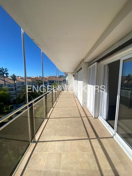 Foto 17ee50ba-f6e7-4f4d-a51c-5d6fafba8d55. Alquiler ático magnifico piso recién reformado en Sitges