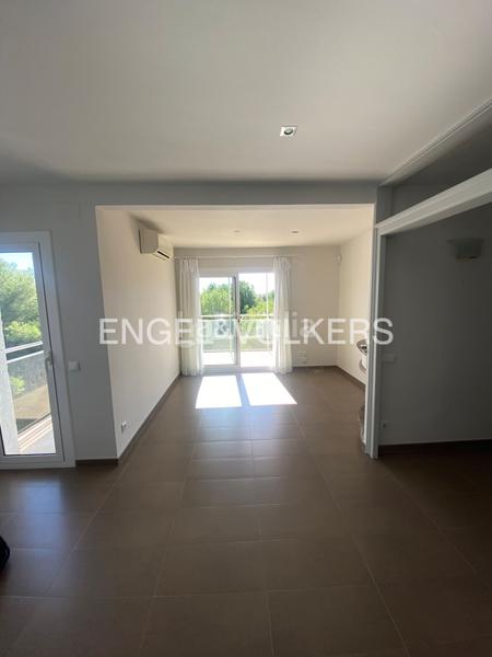 Foto 2069d87d-a837-4314-9b8b-b9f46093a123. Miete dachwohnung mit heizung in Aiguadolç - Sant Sebastià Sitges