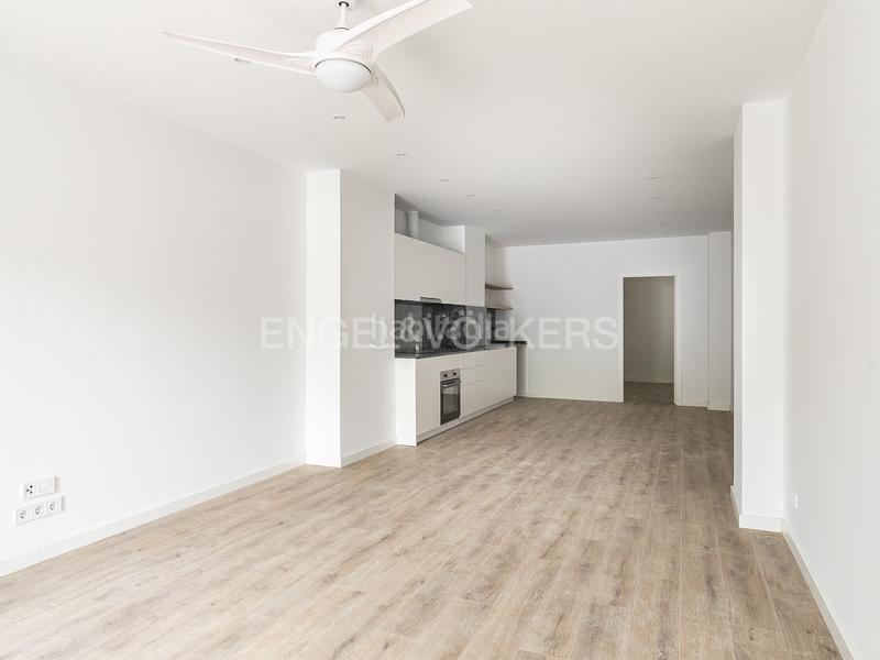 Foto ae1b9c05-65ac-4a98-a978-7b871de6a7ee. Alquiler apartamento planta baja con piscina comunitaria b2 en Barcelona