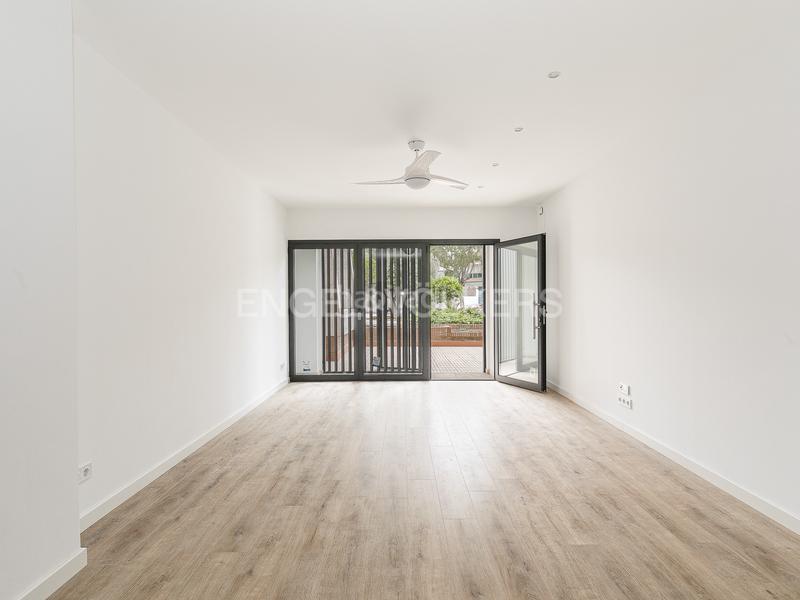 Foto bf1f6baa-2703-474a-a0f1-86513cc7af96. Alquiler apartamento planta baja con piscina comunitaria b2 en Barcelona