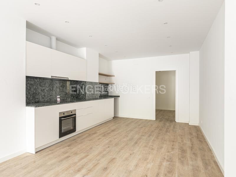 Foto d480184f-c8c3-4e2a-b0e4-69ce79017e6a. Alquiler apartamento planta baja con piscina comunitaria b2 en Barcelona