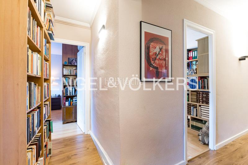 Foto bb921f63-a27b-48bf-81c8-fe9c183d38d5. Apartament amb calefacció a Centre Sant Boi de Llobregat