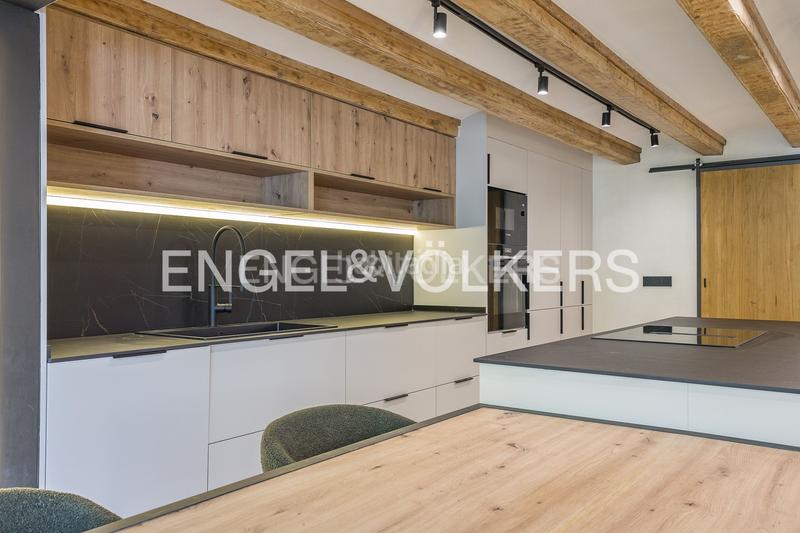 Foto 2f9c888c-1d34-4cbc-80a5-5bfb337e2183. Àtic amb calefacció a Vila de Gràcia Barcelona