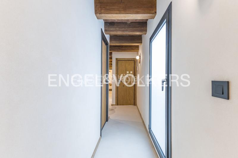 Foto 3c26113b-cfbb-42c7-81db-97094a95bf46. Àtic amb calefacció a Vila de Gràcia Barcelona