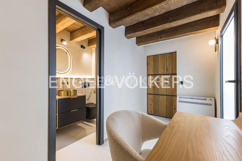 Foto 841a5f58-2a2c-448a-8ccb-e47f000c618c. Àtic amb calefacció a Vila de Gràcia Barcelona