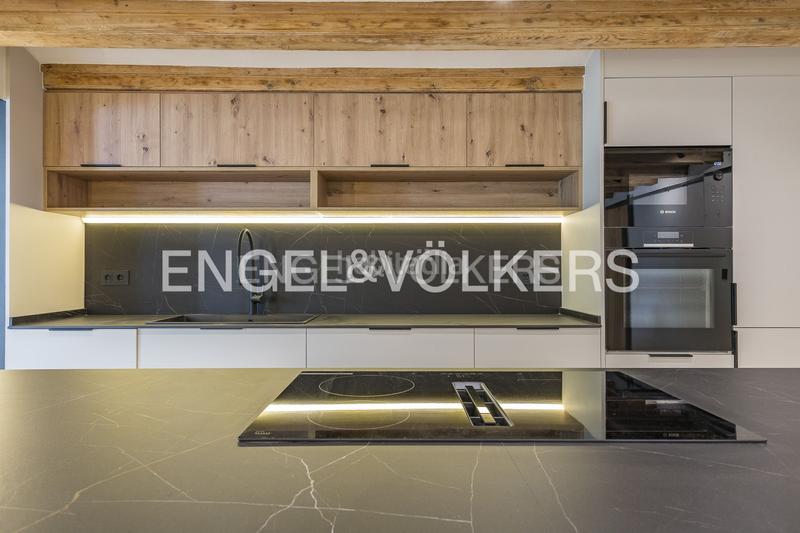 Foto 89a11cc2-bb4b-4472-996b-cc1002584e28. Àtic amb calefacció a Vila de Gràcia Barcelona