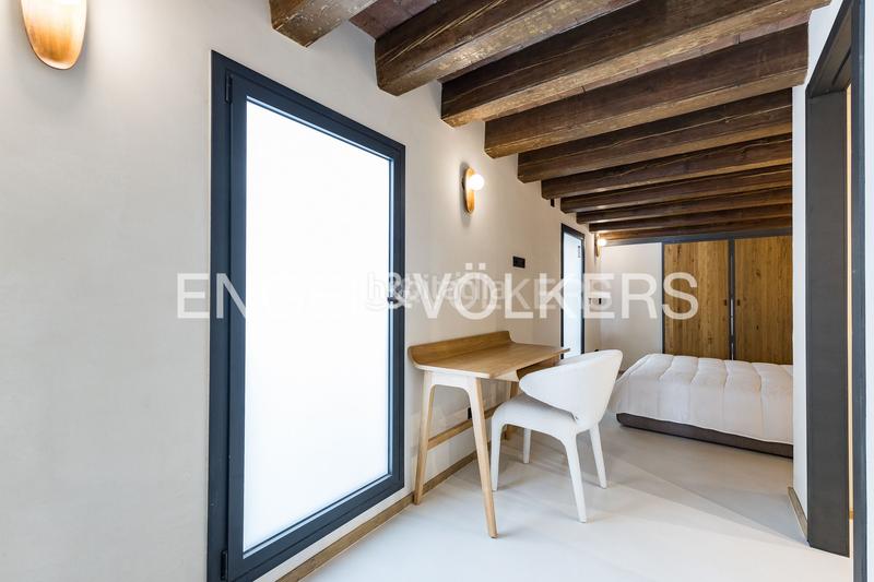 Foto 934e4f7d-dce3-4a24-88c7-055dfa9bc505. Àtic amb calefacció a Vila de Gràcia Barcelona