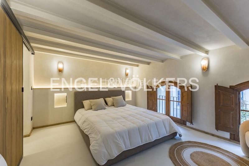 Foto a54ce3da-0c7a-4301-9b66-a06907a863f8. Àtic amb calefacció a Vila de Gràcia Barcelona