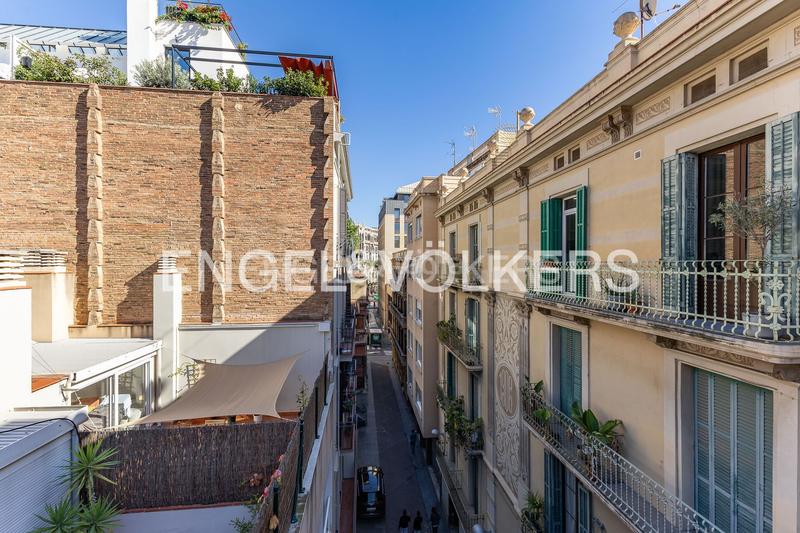 Foto a6f13c8d-23d1-4a56-8b6b-aa0c4259f8c3. Àtic amb calefacció a Vila de Gràcia Barcelona