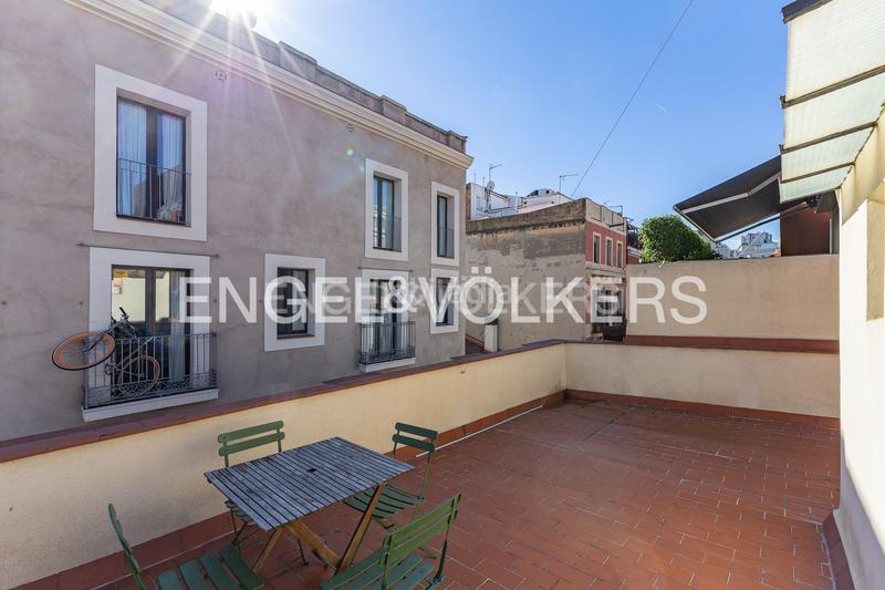 Foto ac5f0f19-f78c-423e-867c-2b786f761c37. Àtic amb calefacció a Vila de Gràcia Barcelona