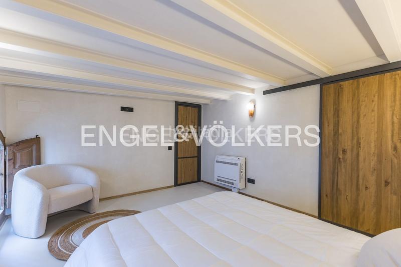 Foto b95b8cdf-7a41-486d-95d7-e8c346caa731. Àtic amb calefacció a Vila de Gràcia Barcelona