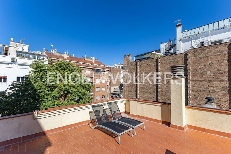 Foto c14000aa-3307-481a-bd58-0a3820ba969b. Àtic amb calefacció a Vila de Gràcia Barcelona