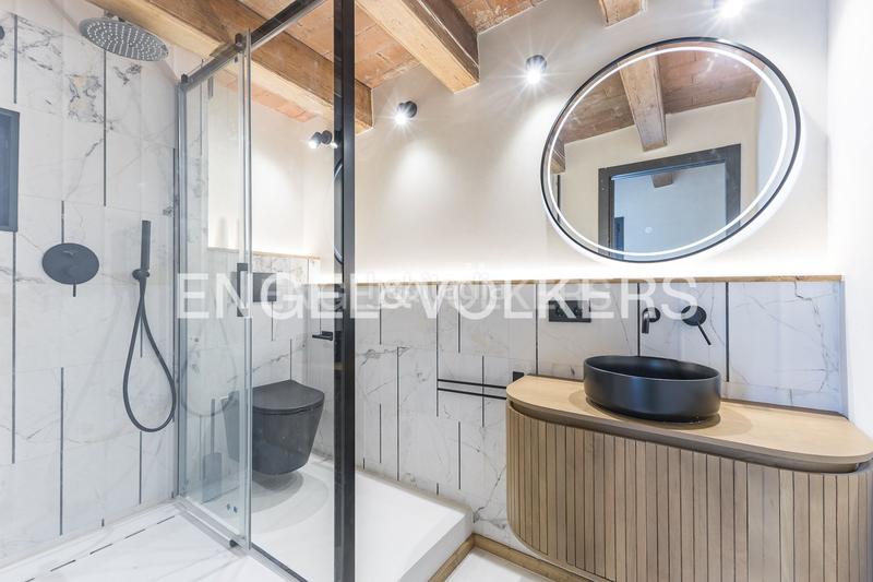 Foto c58b04b2-cb4c-4ffe-b2d9-6fb464b352f5. Àtic amb calefacció a Vila de Gràcia Barcelona