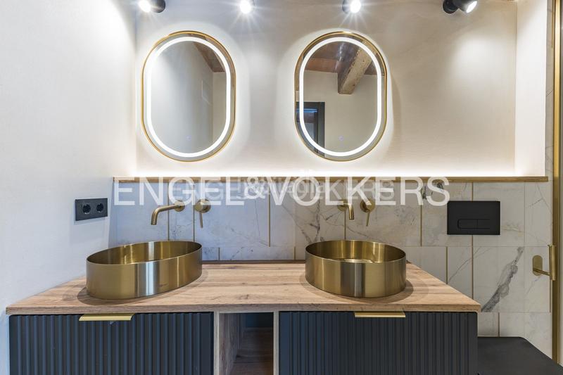 Foto e33247ae-ebc9-4cb2-b065-d02d32aa5447. Àtic amb calefacció a Vila de Gràcia Barcelona