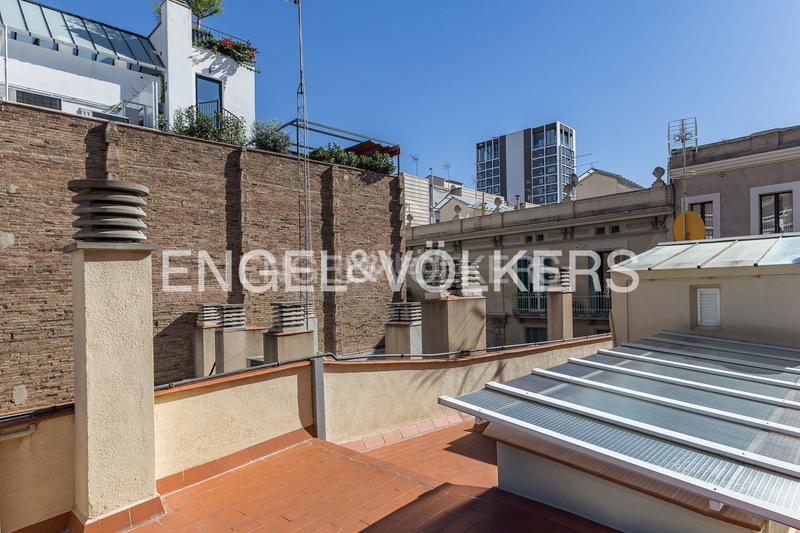 Foto e70829ad-2976-4943-aa9c-cf20f62664fa. Àtic amb calefacció a Vila de Gràcia Barcelona