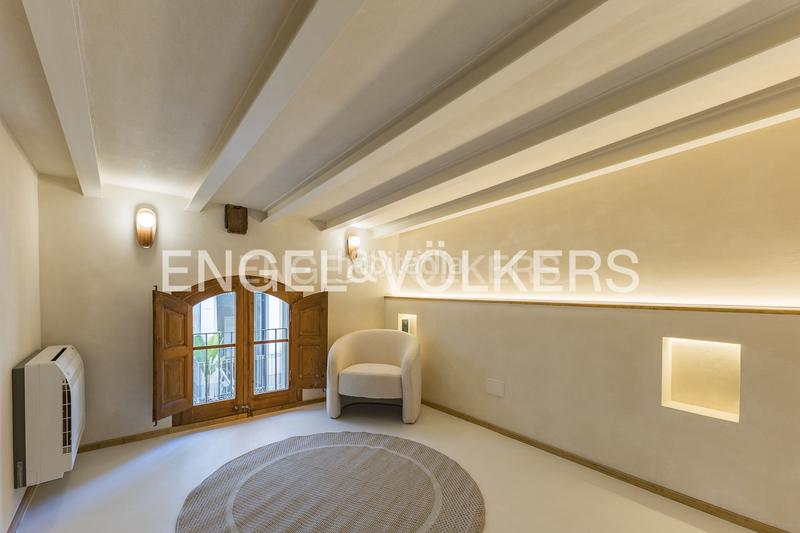 Foto f18b895a-7dfa-4bfb-96fc-045935d46f6e. Àtic amb calefacció a Vila de Gràcia Barcelona