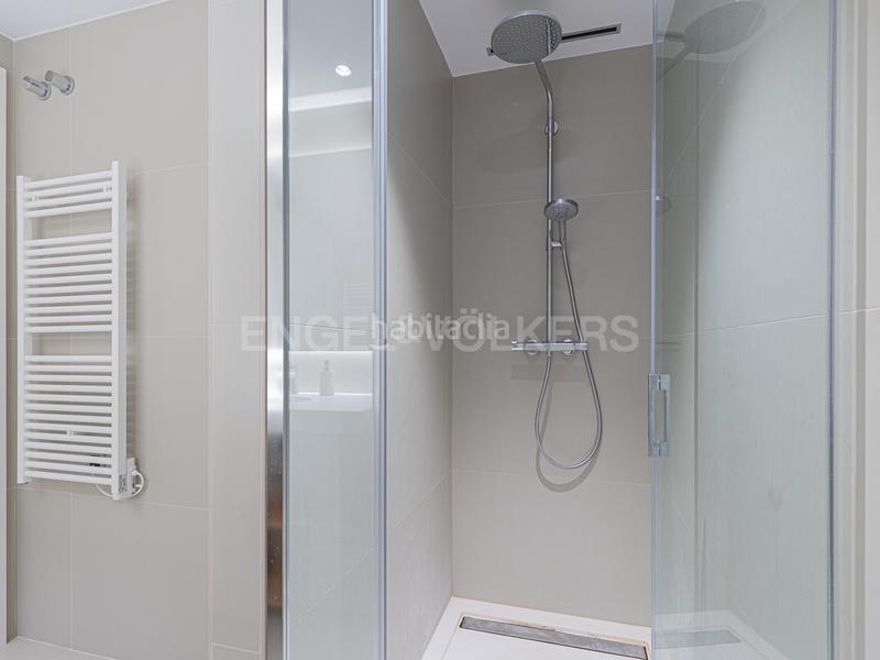 Foto 454bdc15-b09c-4f37-a762-45a74c6a79e0. Alquiler apartamento lujo del siglo xxi en un edificio historico en Barcelona