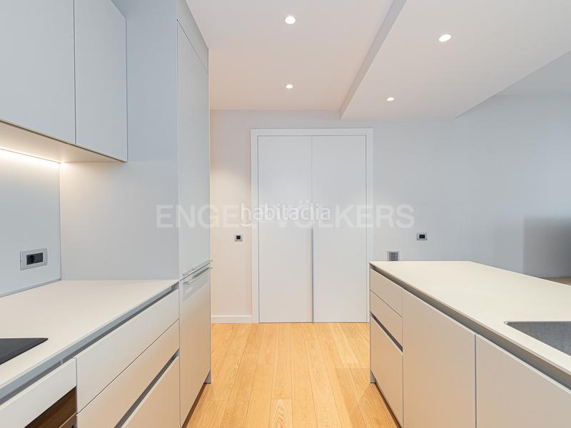 Foto 9dd9b7f4-8e75-43a1-afaa-b3fbc8b24536. Alquiler apartamento lujo del siglo xxi en un edificio historico en Barcelona