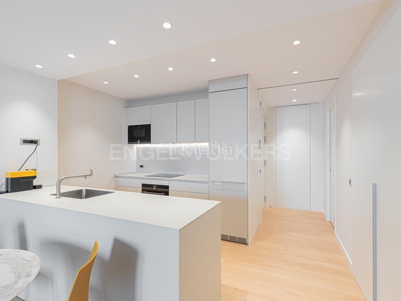 Foto 08f6fd3b-d963-45b8-8846-4acd228ed05c. Lloguer apartament amb calefacció aparcament piscina a Barcelona