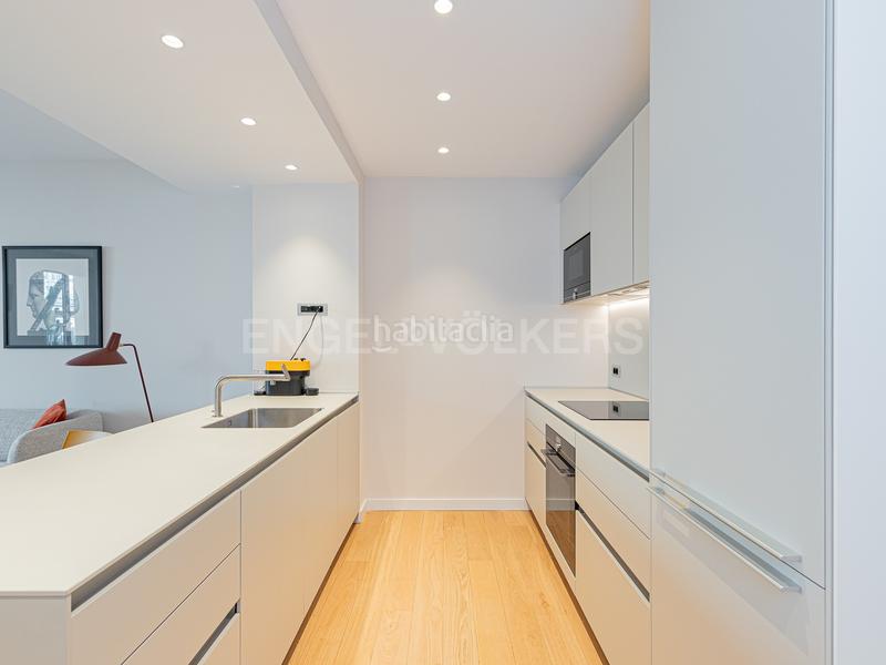 Foto 1476a0fb-2a6a-4999-af85-eb51a2d75b60. Lloguer apartament amb calefacció aparcament piscina a Barcelona