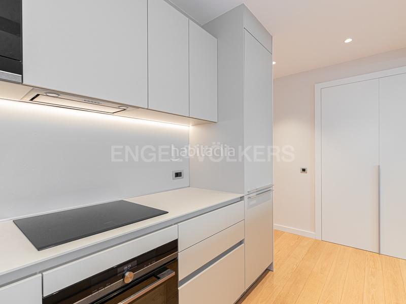 Foto 640c7c21-3fc0-4d69-ae16-cd5ad90ac658. Lloguer apartament amb calefacció aparcament piscina a Barcelona