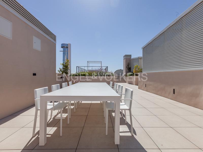 Foto 878dc8a3-e1ae-4ce6-9152-17370db2ba62. Lloguer apartament amb calefacció aparcament piscina a Barcelona